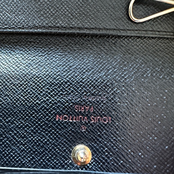 Louis Vuitton Key Holder Black EPI - Picture 6 of 11